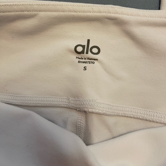 Alo Yoga Charm Capri Leggings - Picture 8 of 8